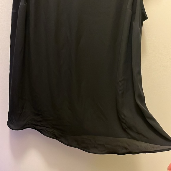 TORRID Black dressy V neck top embroidered cap sleeves size 1 - Picture 8 of 8